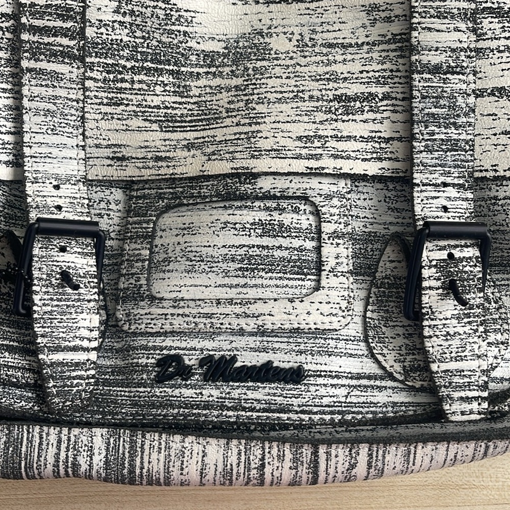 Rare Dr. Martens leather messenger bag - Picture 7 of 14